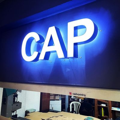 50.000 Arbeitsstunden lebenslang auffälliges 3D-LED-Harz Acryl-Café-Laden-Schild