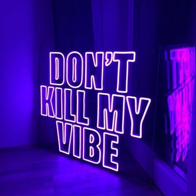 Außenwandmontierte Neon-Schriftzeichen mit 100-240 V Eingangsspannung und Materialien