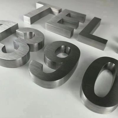 Anti-Rost-Metall-Buchstaben-Logo mit 50000 Arbeitsstunden Lebensdauer und benutzerdefinierte Farbdesign