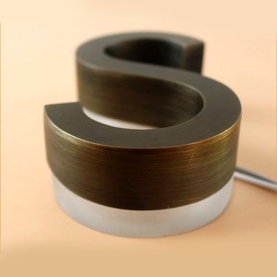 PC Acryl 3D Briefe LED Beleuchtete Rückseite Beleuchtete Werbetafel für den Außenbereich bei 28C