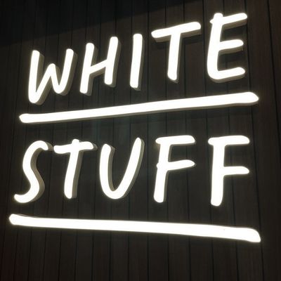Custom 3d Edelstahl Innenwand Brief Logo Zeichen mit Leuchtwirkung Anzeige