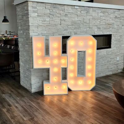 12V Eingangsspannung Große beleuchtete 3D-Buchstaben Heiraten Sie mich LED-Markißschild für Hochzeit