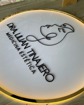 Anpassbare LED-Schilder aus Edelstahl für A-Z und Nummern Alphabet