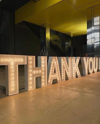 Customized Größe 4 ft LED-Bolle Briefe für Hochzeitsdekoration Herr und Frau Marquee Briefe