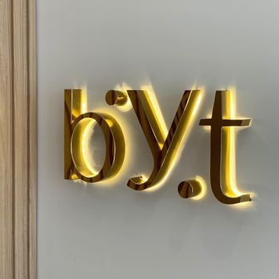 Büro-Wandbuchstaben Logo in 3D-LED für kundenspezifische Werbeanzeigen aus Metall