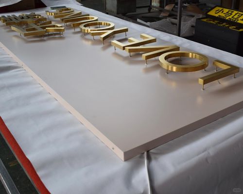 Außen 3D LED-Plakette und Display Board Edelmetall Hintergrundlicht Leuchtbare Buchstaben
