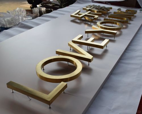 Außen 3D LED-Plakette und Display Board Edelmetall Hintergrundlicht Leuchtbare Buchstaben