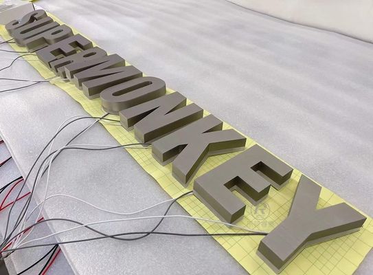 Besonders hergestellte Metallschilder mit gebürstetem Aluminiumbuchstaben und LED-Rückbeleuchtung