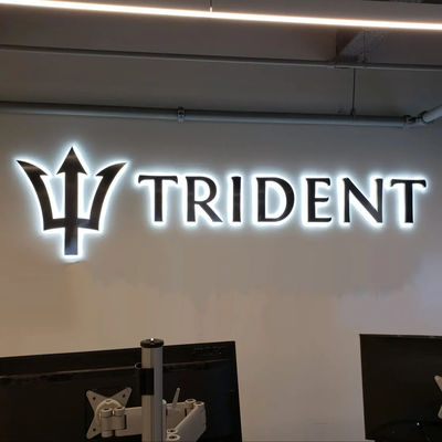 50000 Arbeitsstunden Lebensdauer Custom Outdoor Channel Letter Sign mit LED-Hintergrundbeleuchtung