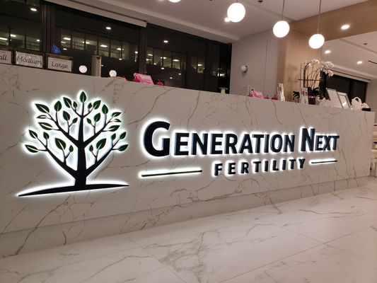50000 Arbeitsstunden Lebensdauer Custom Outdoor Channel Letter Sign mit LED-Hintergrundbeleuchtung